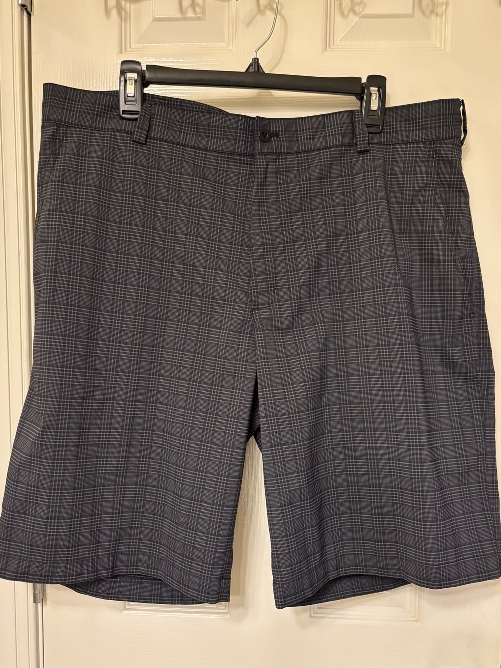 Nike Men's Charcoal Plaid Flat-Front Golf Shorts